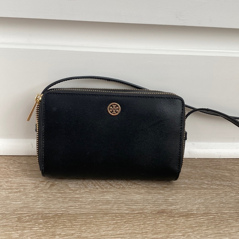 Tory Burch black leather purse. Small wallet size. Excellent used condition